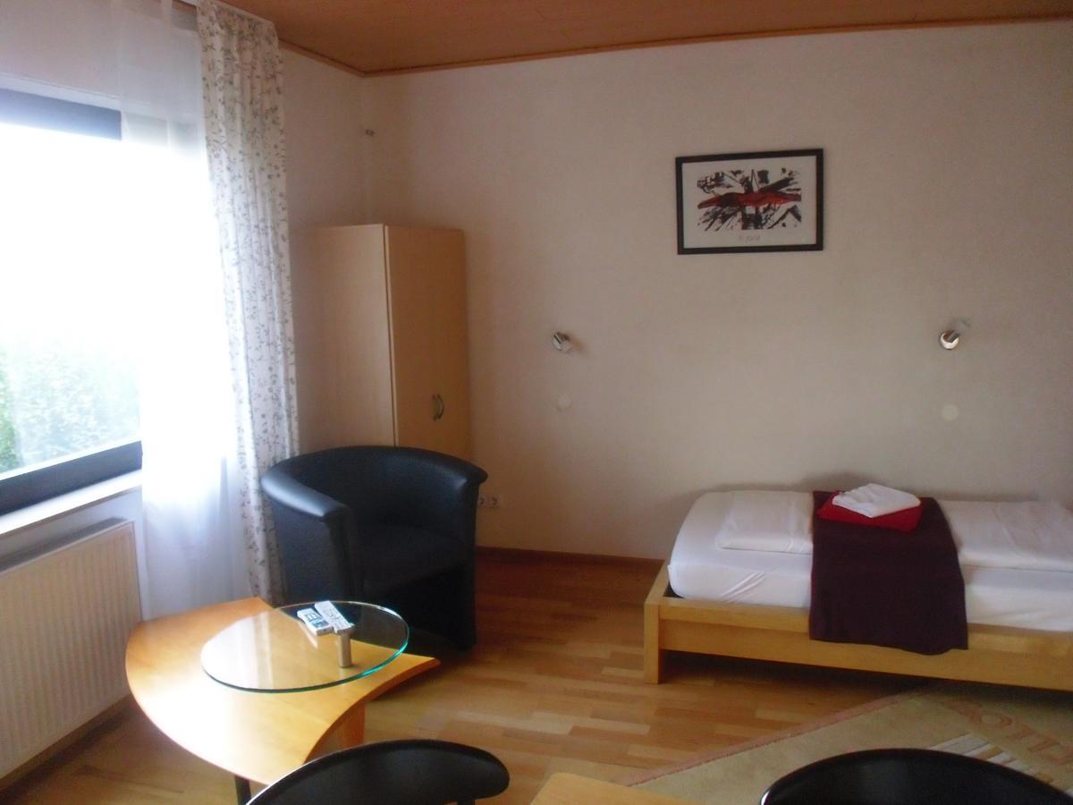 Hotel Saarland Lebach Quarto foto